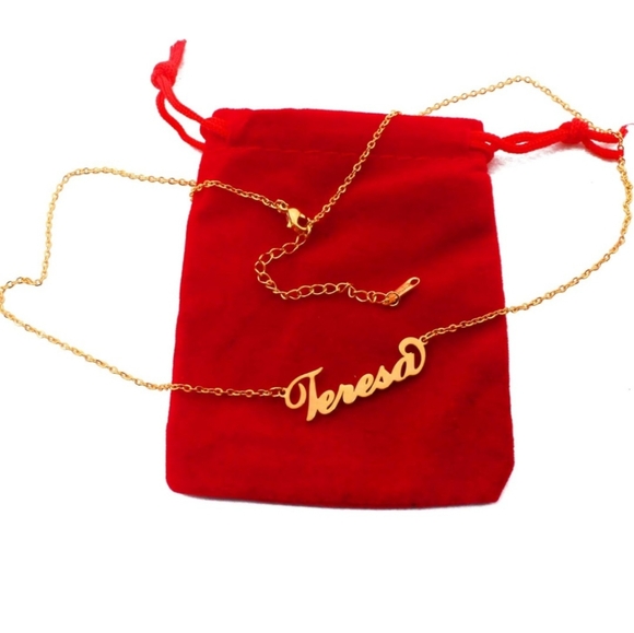 🔥GOLD "TERESA" NECKLACE🔥 - Picture 2 of 3